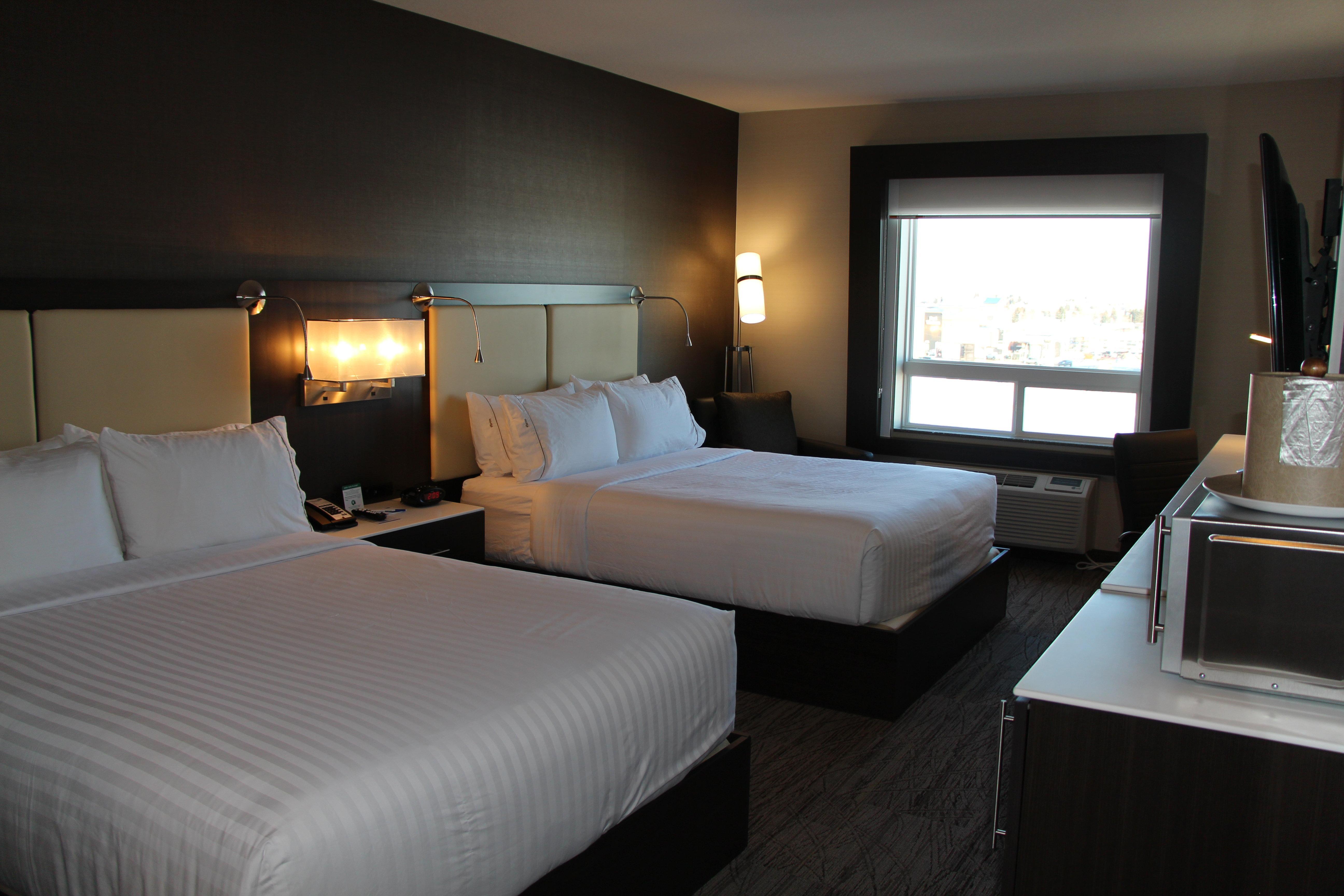 Holiday Inn Express & Suites Cold Lake By Ihg Exterior photo
