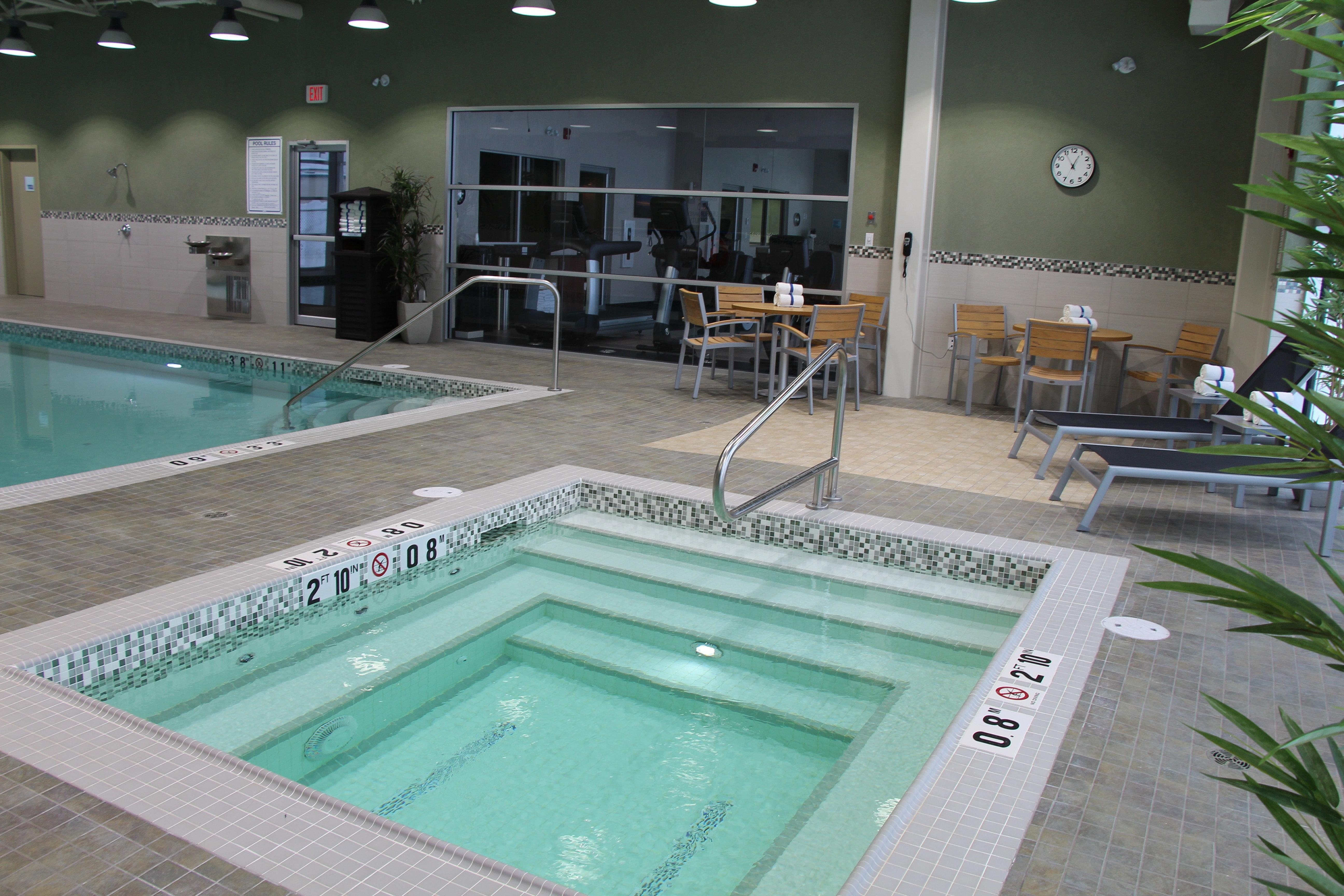 Holiday Inn Express & Suites Cold Lake By Ihg Exterior photo