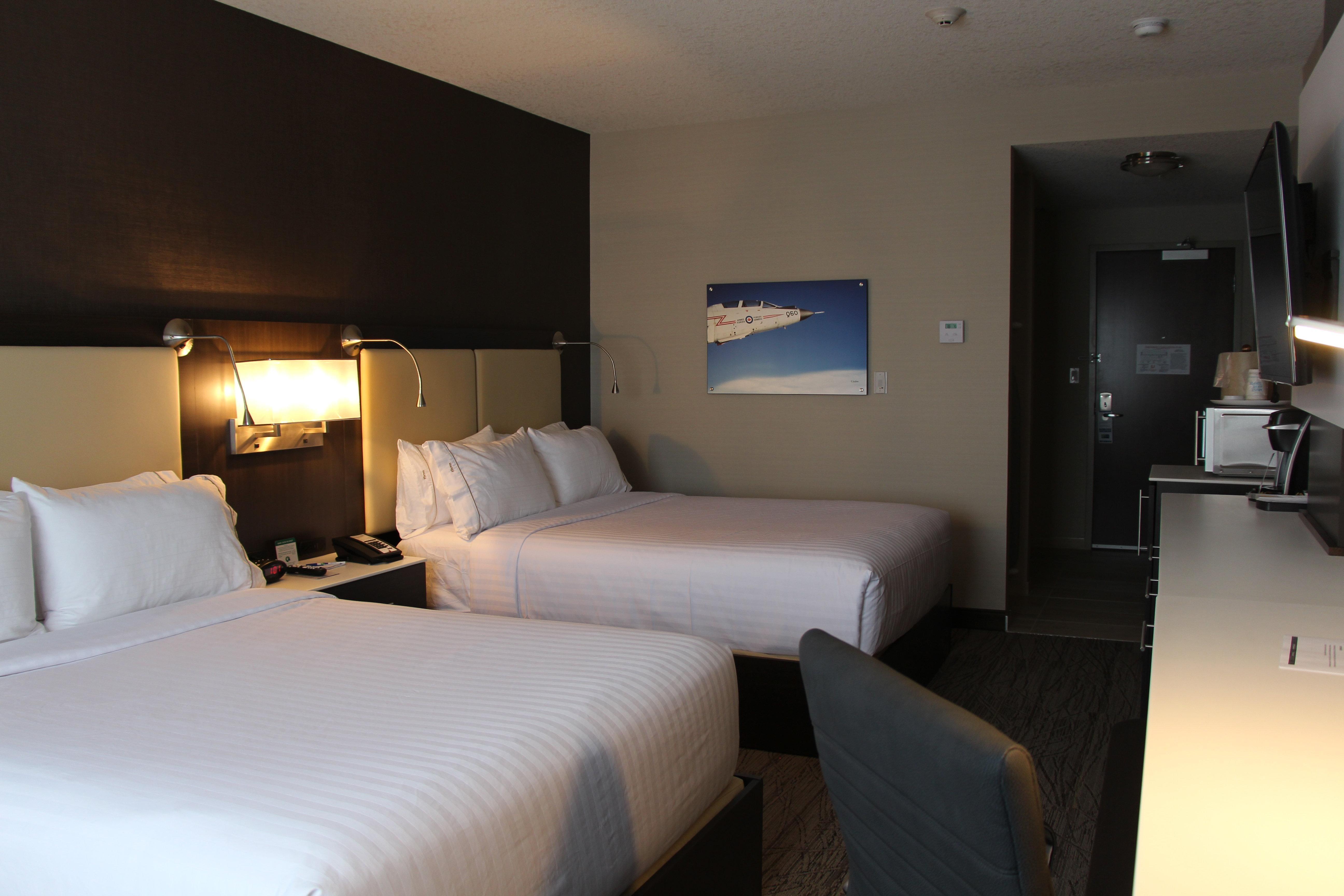 Holiday Inn Express & Suites Cold Lake By Ihg Exterior photo