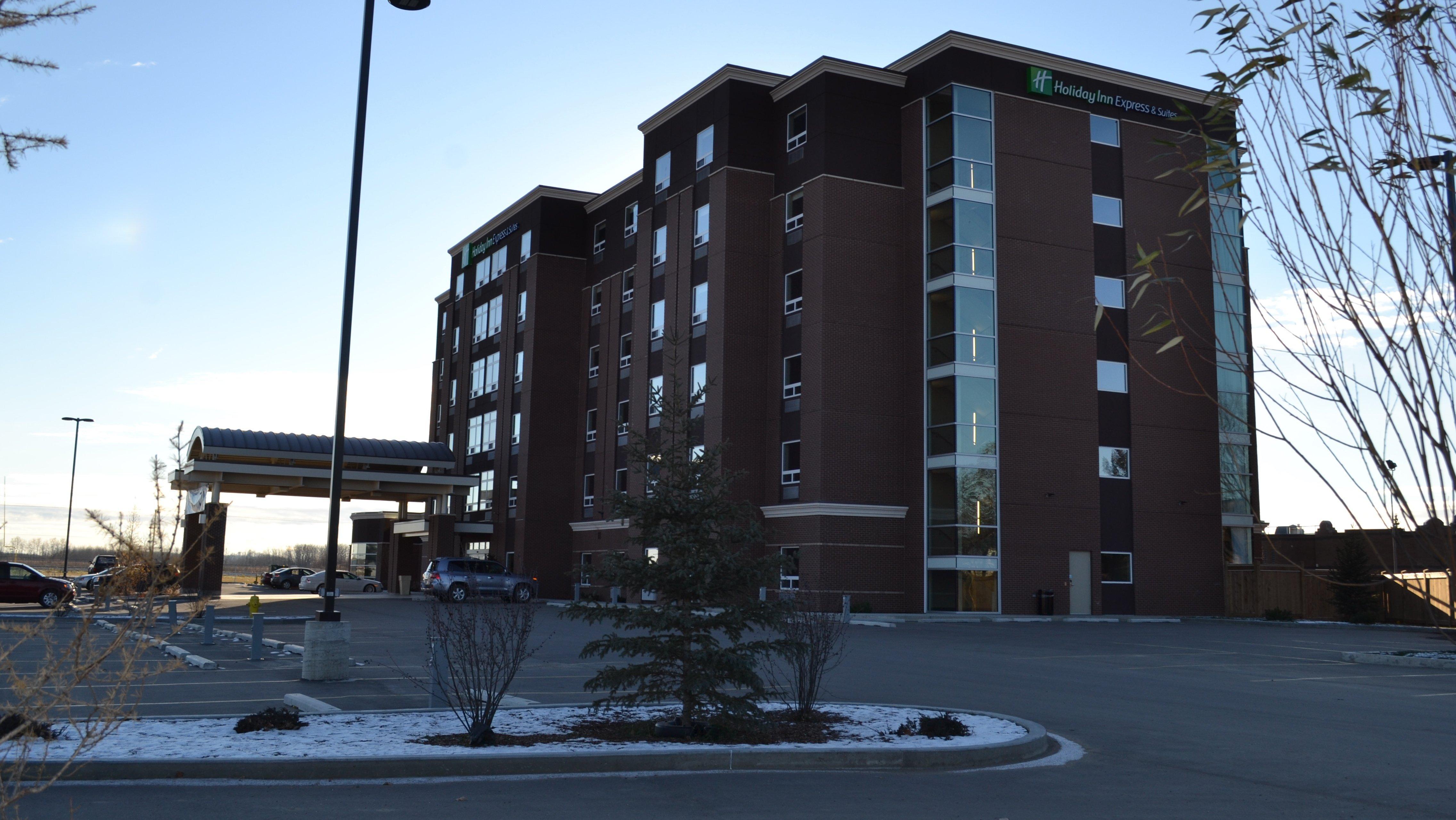 Holiday Inn Express & Suites Cold Lake By Ihg Exterior photo