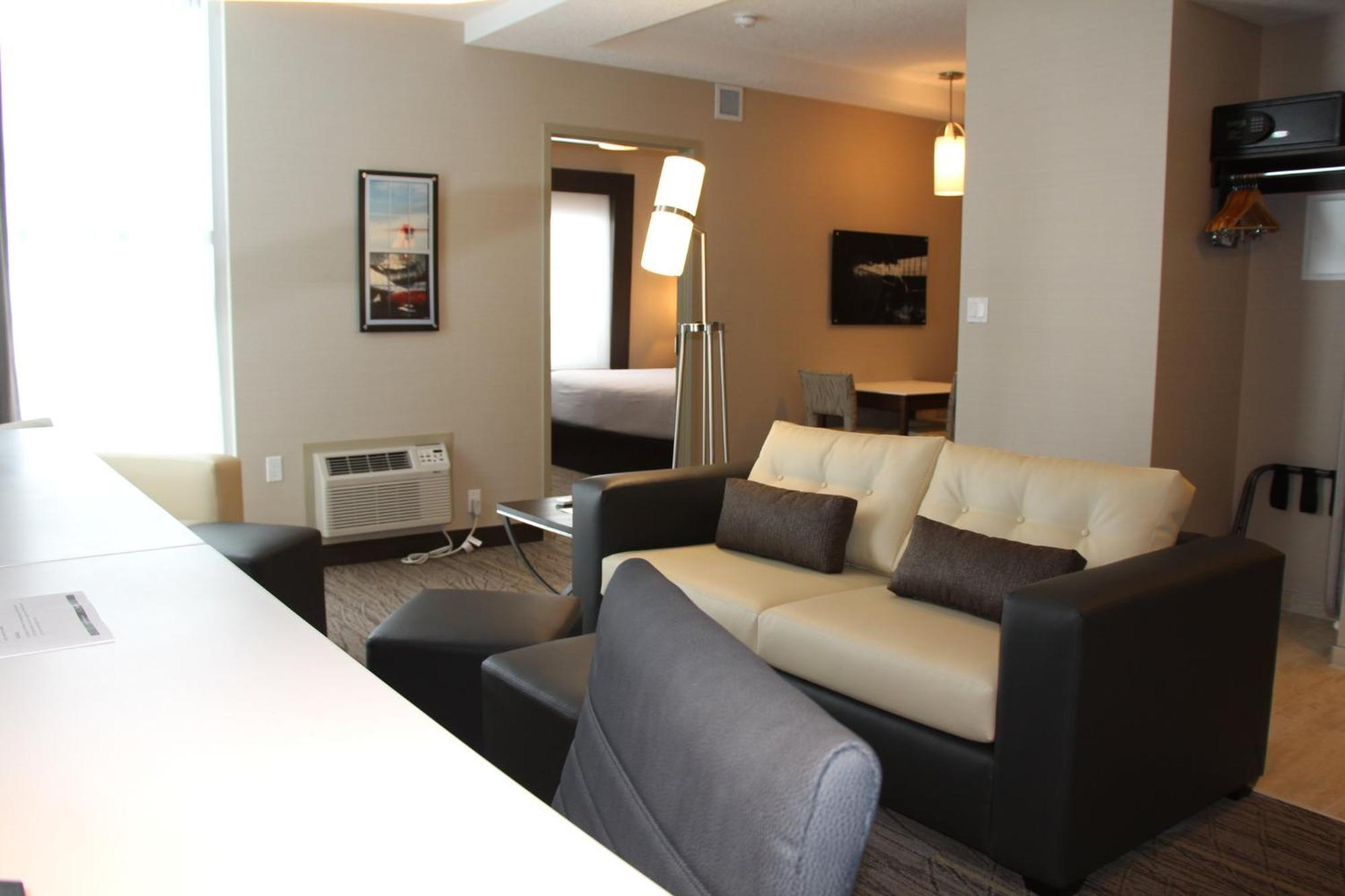Holiday Inn Express & Suites Cold Lake By Ihg Exterior photo