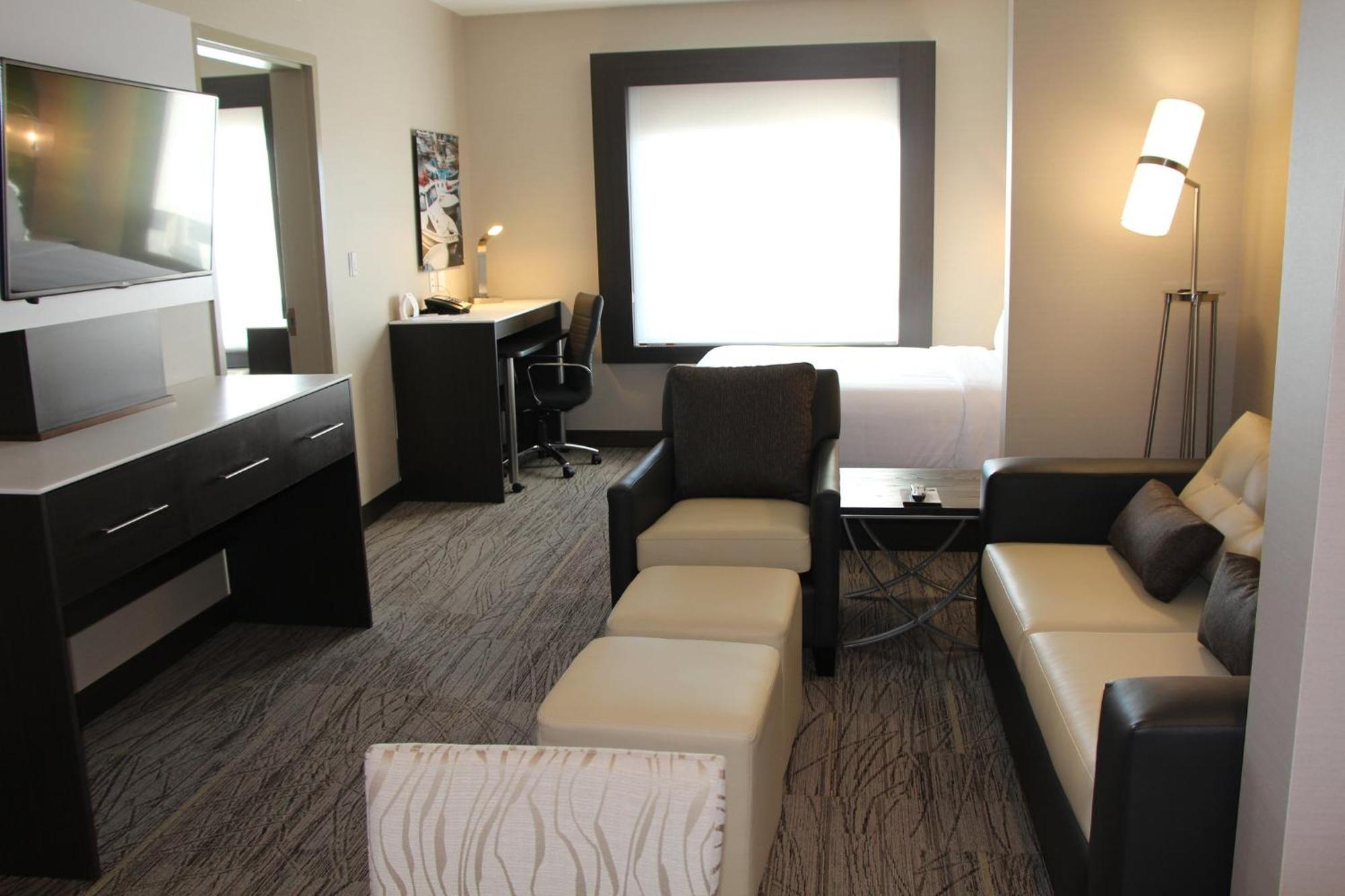 Holiday Inn Express & Suites Cold Lake By Ihg Exterior photo