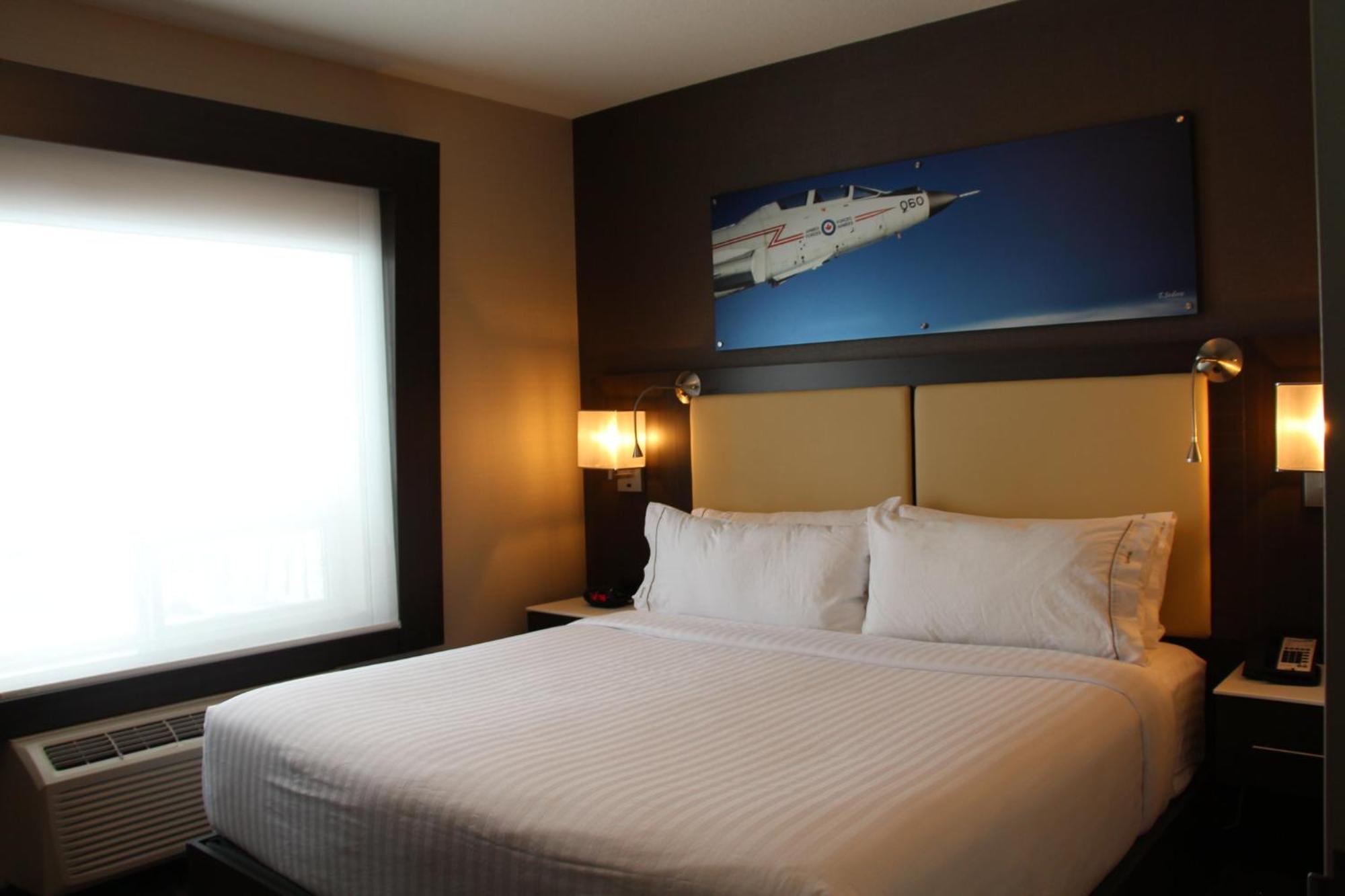 Holiday Inn Express & Suites Cold Lake By Ihg Exterior photo